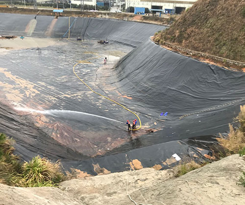 蒋湖农场废水池清理